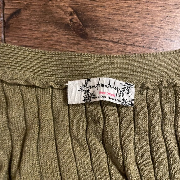 Button Front Ribbed Crop - Picture 3 of 8